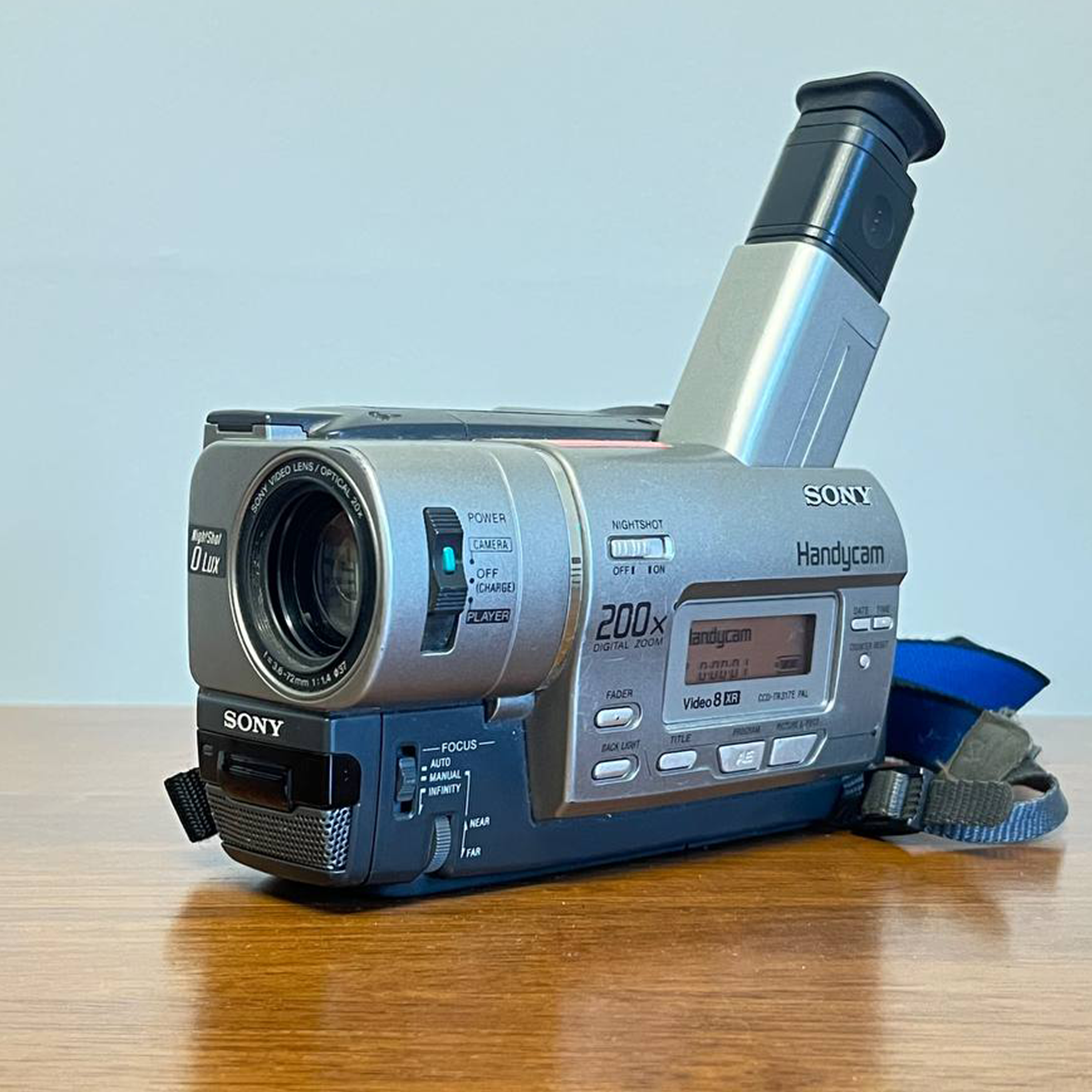 Sony CCD-TR317E Hi8 Handycam Camcorder