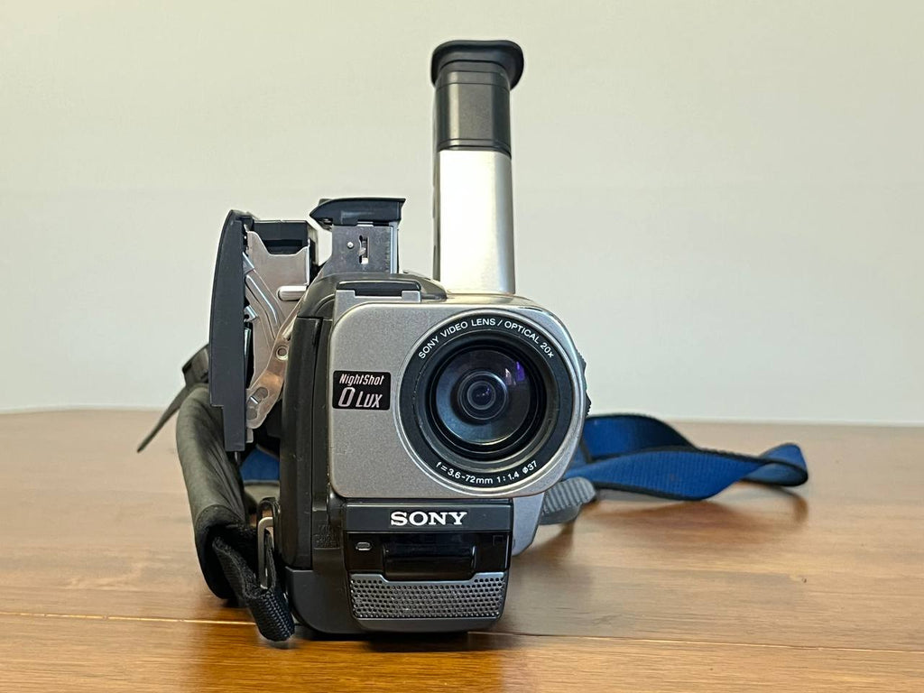Sony CCD-TR317E Hi8 Handycam Camcorder