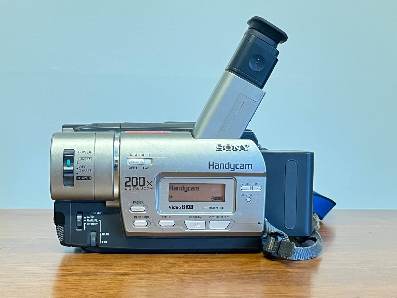 Sony CCD-TR317E Hi8 Handycam Camcorder